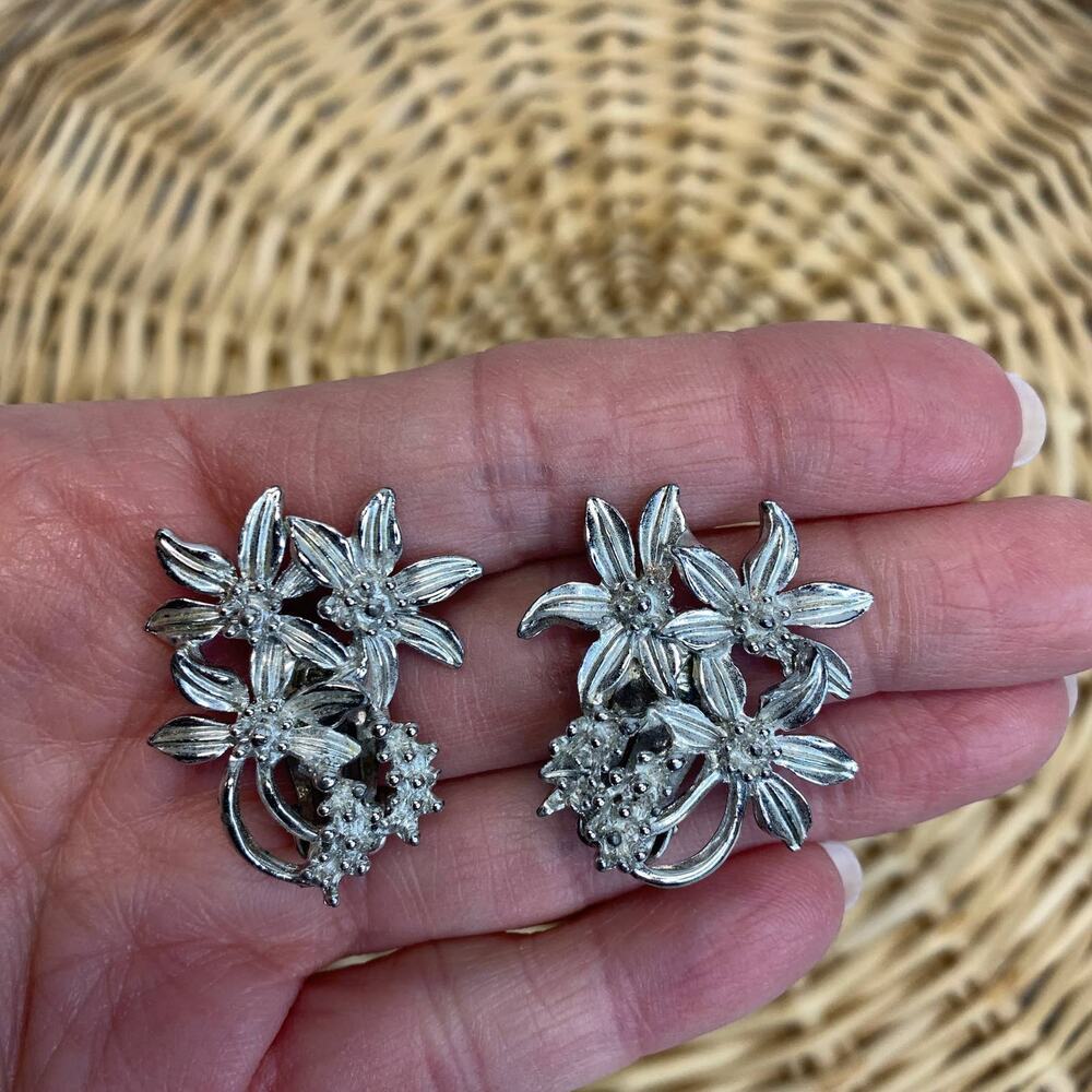 Vintage Silver Floral Cluster Clip Earrings 1.25" x 1.25"